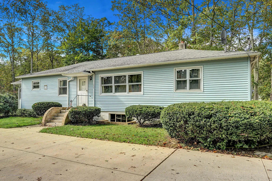 1425 Ridge Ave photo 1