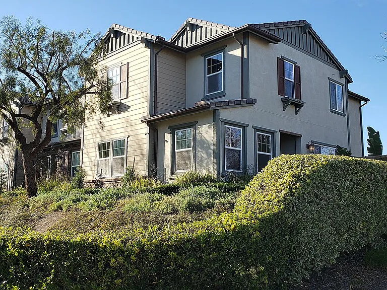Eucalyptus Ave — Photo 20