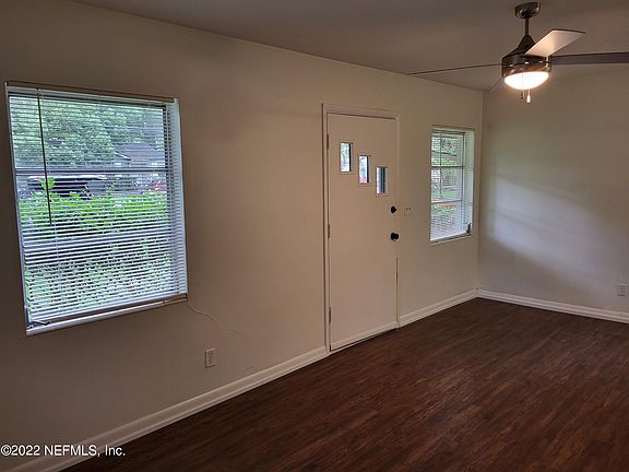 3rd image of 5072 Kingsbury St