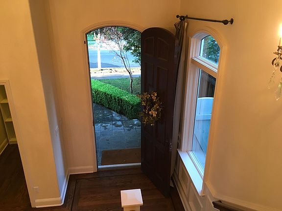 5th image of 1085 Fairview Ave