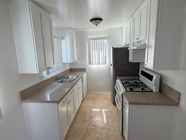1632 Orizaba Ave #2 — Photo 7