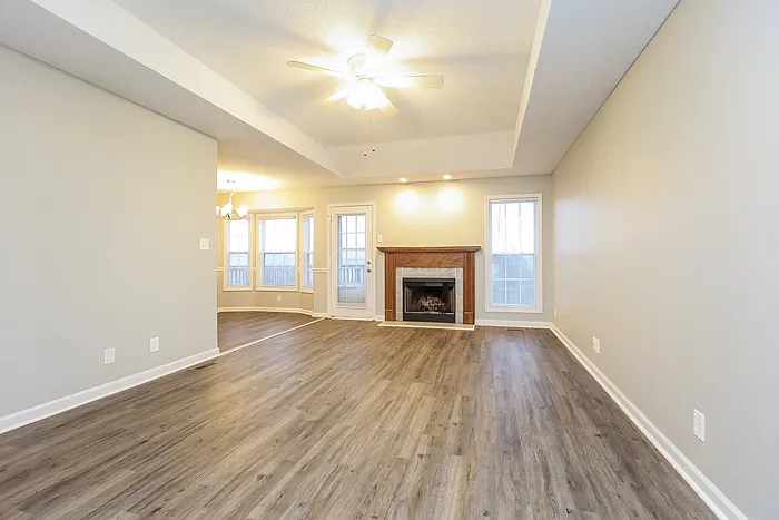 427 Sandburg Dr — Photo 3