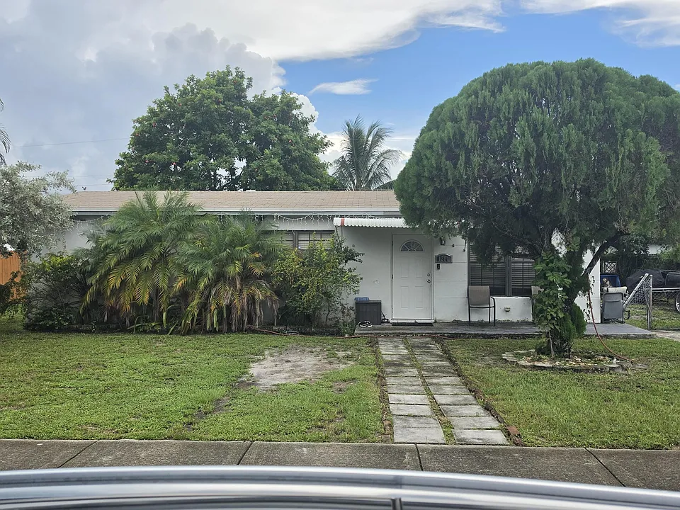 1280 NE 214th St