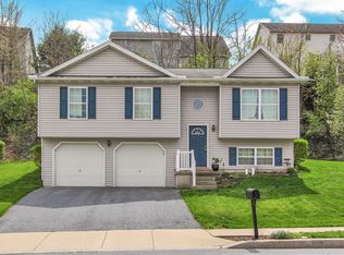 25 Sweet Arrow Dr, Hummelstown, PA 17036