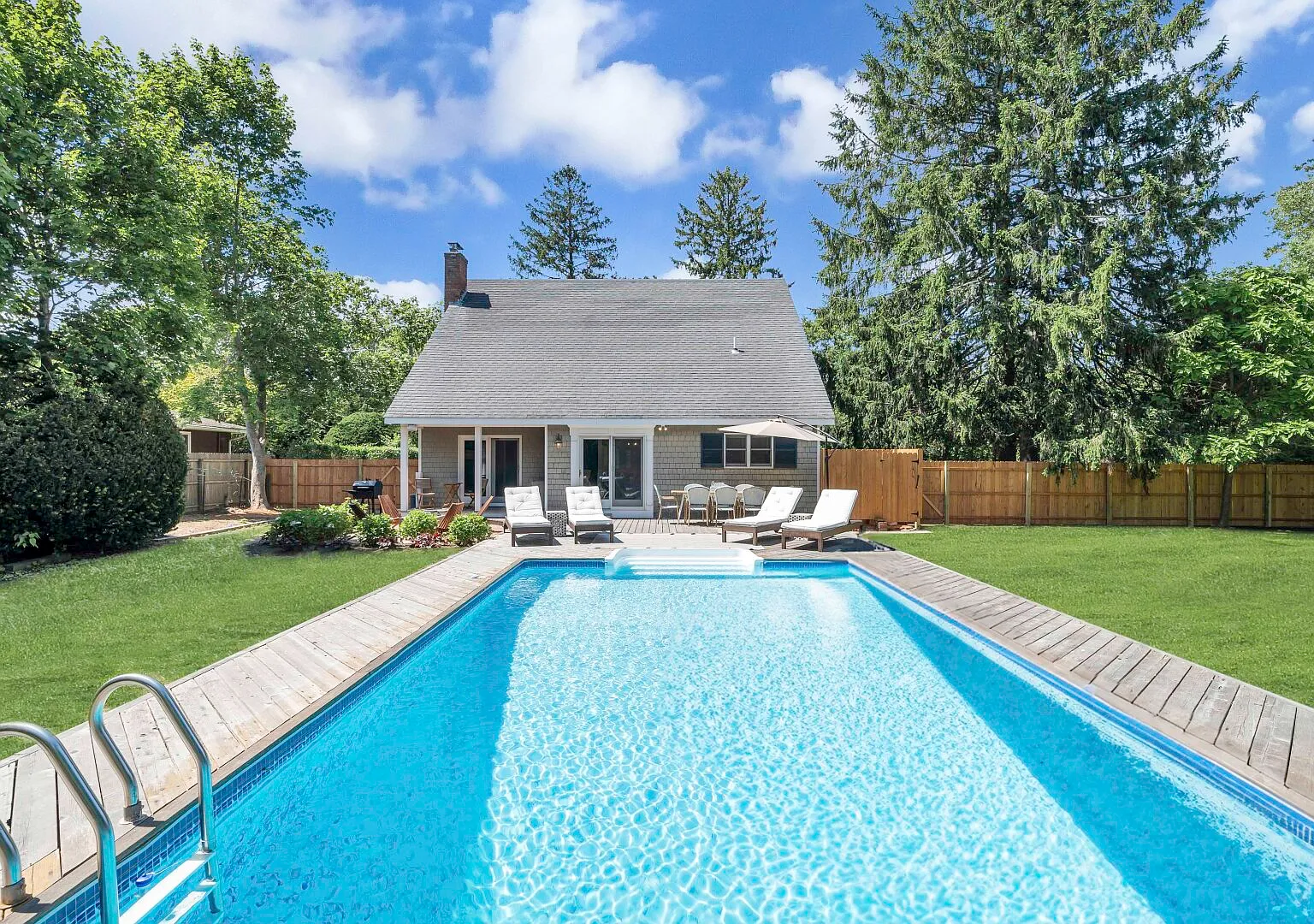 Private pool, Wood Fire Pit, Outdoor Shower, Minutes to Beach — Photo 2