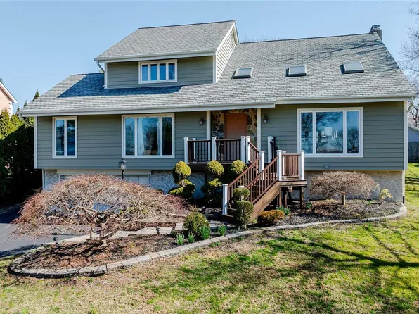 10 Harbor Crest Court, Huntington, NY 11743