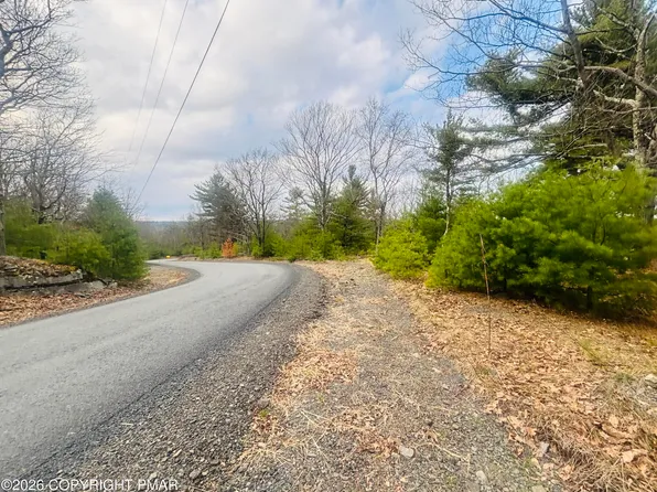 111 Country Club Rd, Dingmans Ferry, PA 18328