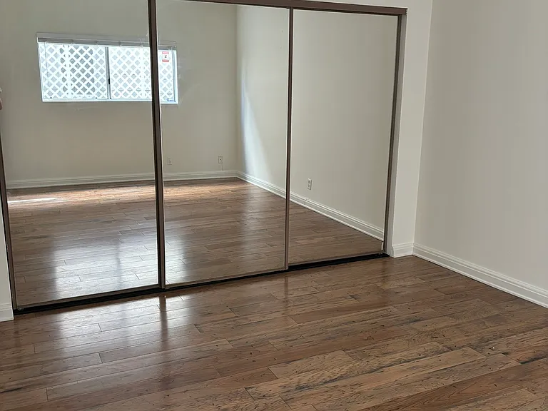 2204 S Bentley Ave #102 — Photo 7
