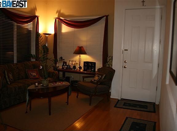 4th image of 34334 Sandburg Dr