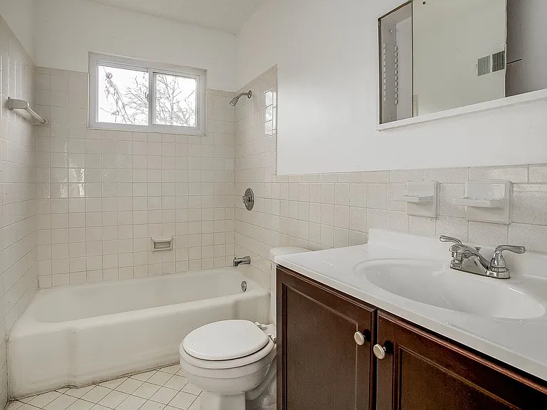 3604 E 61st St — Photo 9