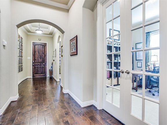 3rd image of 1004 Chapel Hill Ct