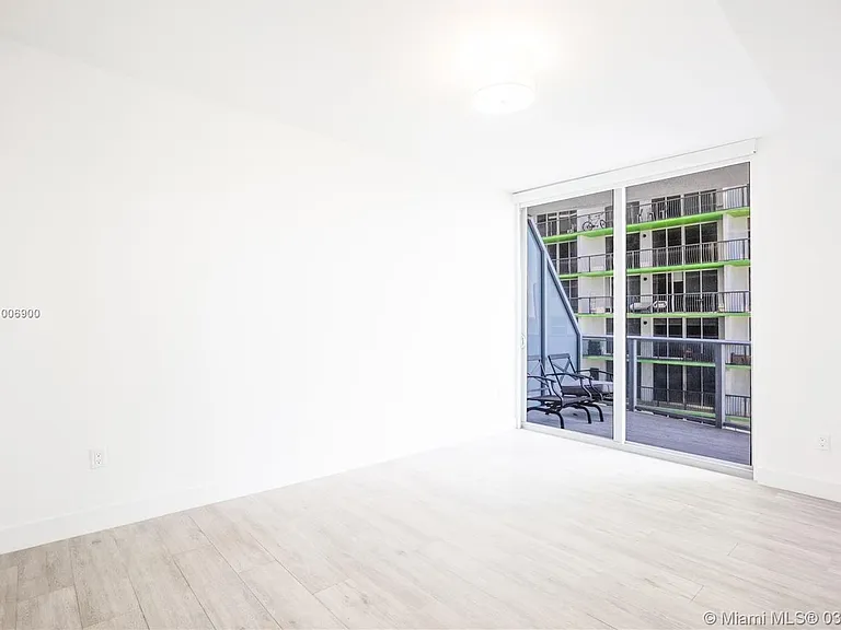 488 NE 18th St #2200 — Photo 12