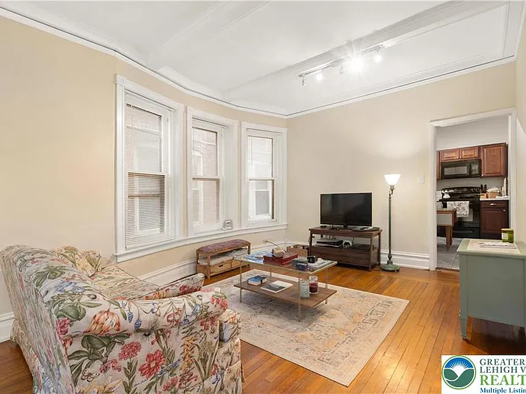717 W Broad St #1 — Photo 5