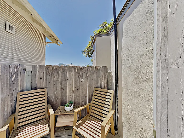 942 23rd St #A — Photo 35