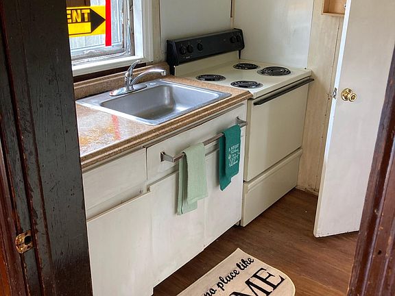 Kitchen Sink and Full Size Stove