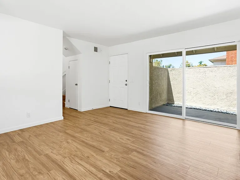 15192 Moir Ct — Photo 3