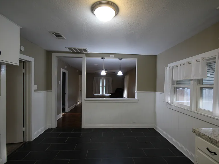 1415 W Crawford St — Photo 10