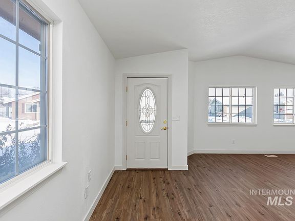 4th image of 245 A St