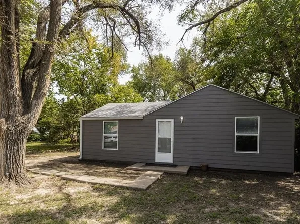 915 Maple Ave, Salina, KS 67401