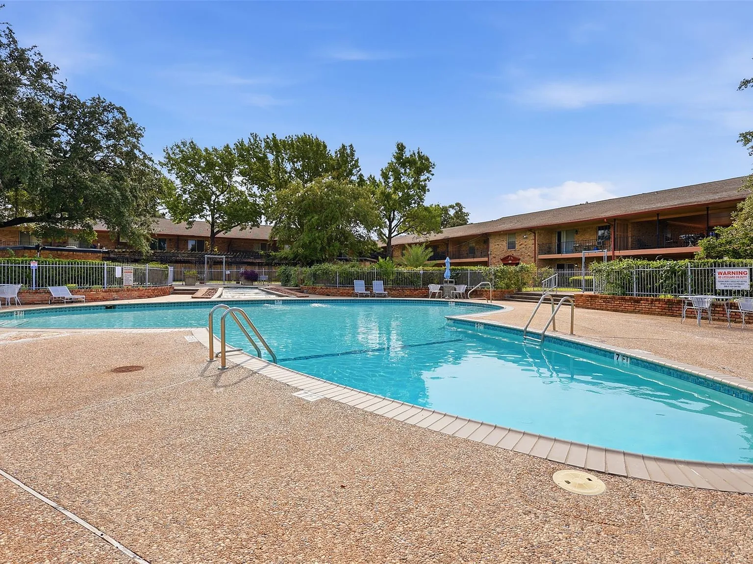 2 bed, 1.5 bath, 1014 sqft, $1,300 — Photo 2