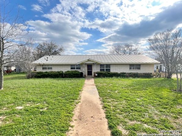 Devine TX Real Estate - Devine TX Homes For Sale | Zillow