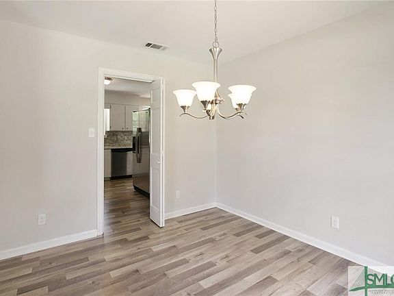 5th image of 709 Leaning Oaks Dr
