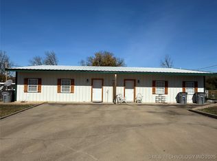 1006 N 1st St, Quinton, OK 74561