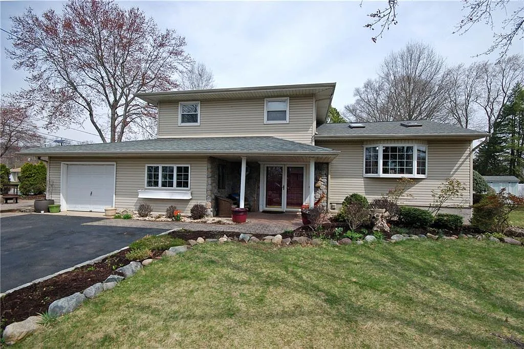 17 Douglass Ln photo 1
