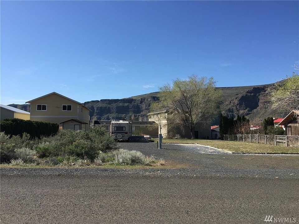 978 Hunter Ave SW Quincy WA Zillow