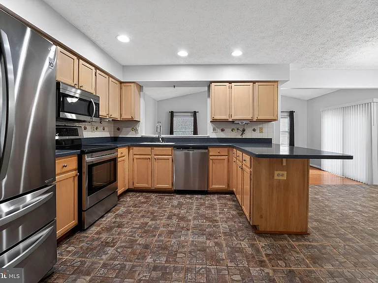 7916 Evesboro Dr — Photo 11