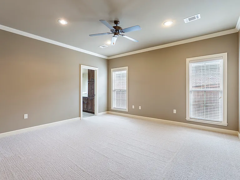 1300 Edge Valley Dr N — Photo 14