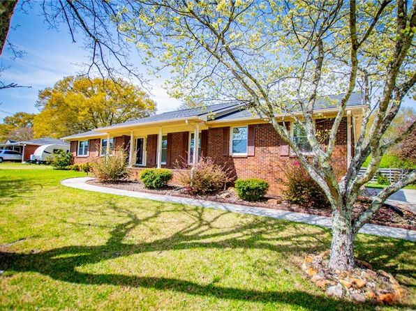 45 Alvin Dr, Carrollton, GA 30117
