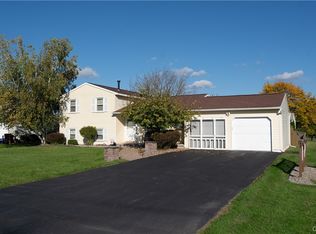 7934 Davis Rd N, Clay, NY 13041