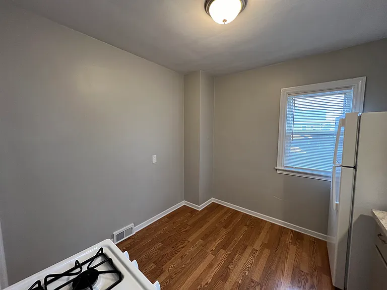 217 Prospect Ave NE — Photo 3