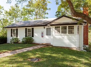 2820 Berry Ln, Independence, MO 64057