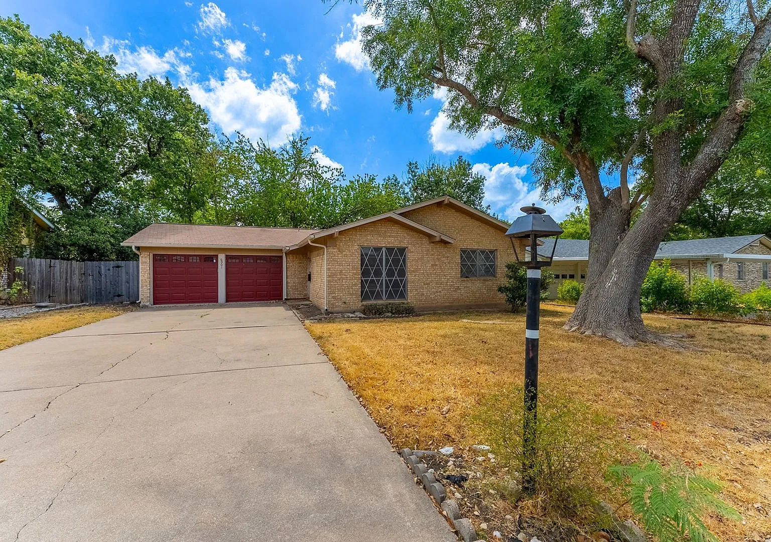 Centrally located 3bed/2 bath home in Huntland Heights! — Photo 2