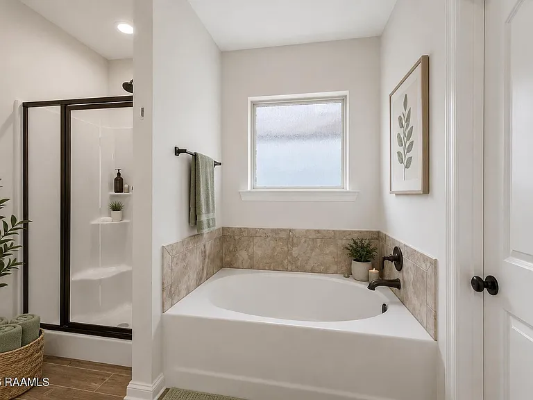 206 Sparrowhawk St — Photo 10