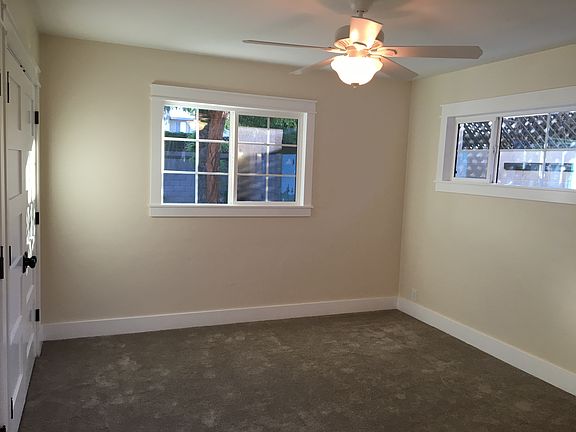 3rd image of 1813 E Medlock Dr