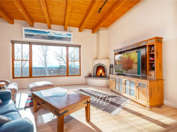 33 Camino San Lucas, Lamy, NM 87540