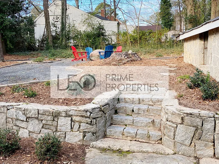 1927 S Gordon St SW — Photo 35