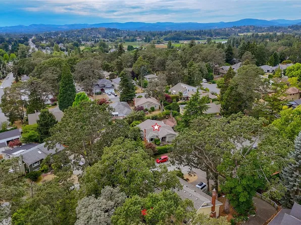 4022 Livingstone Ave N, Saanich, BC V8N 5Z5