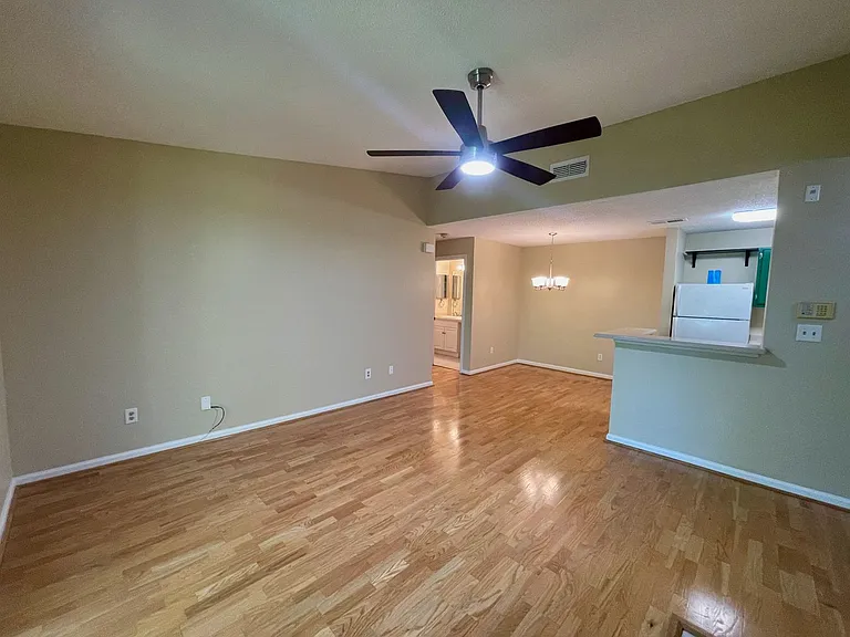 524 Granville Ct — Photo 6
