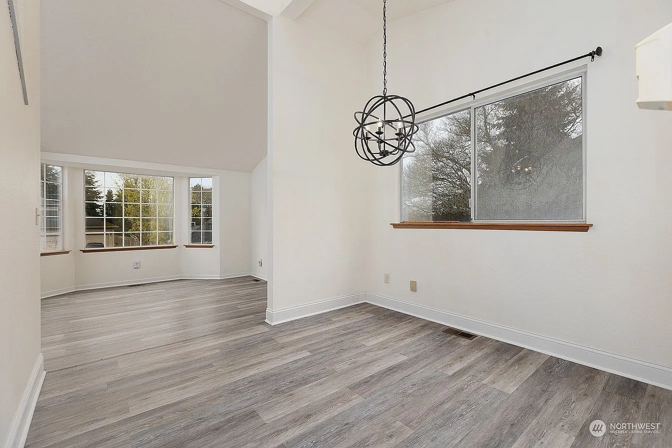 3524 Inverness Dr NE — Photo 3