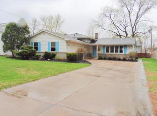 9306 Walnut Dr, Munster, IN 46321