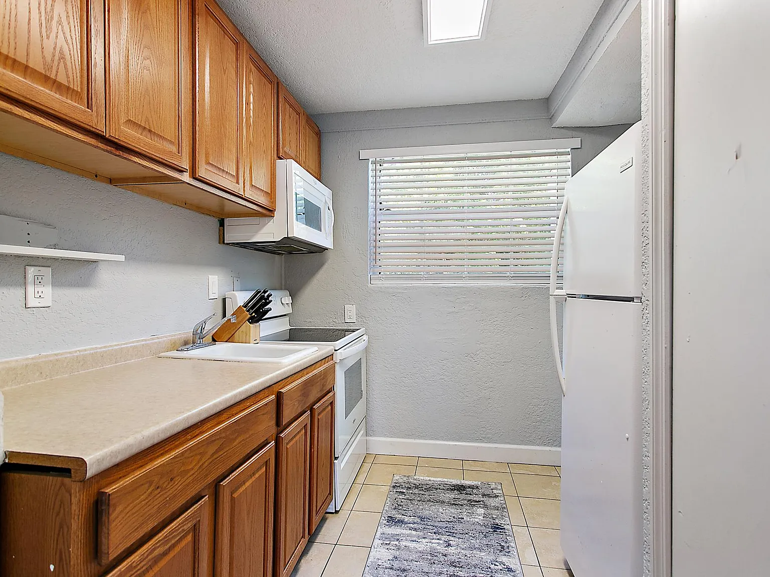1445 Naldo Ave — Photo 4