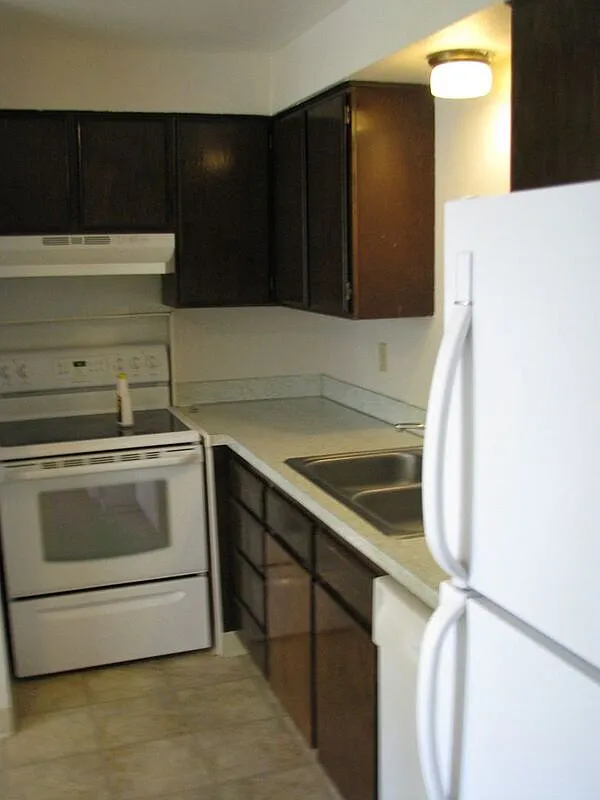 3 bed, 1.5 bath, 1059 sqft, $1,500 — Photo 3