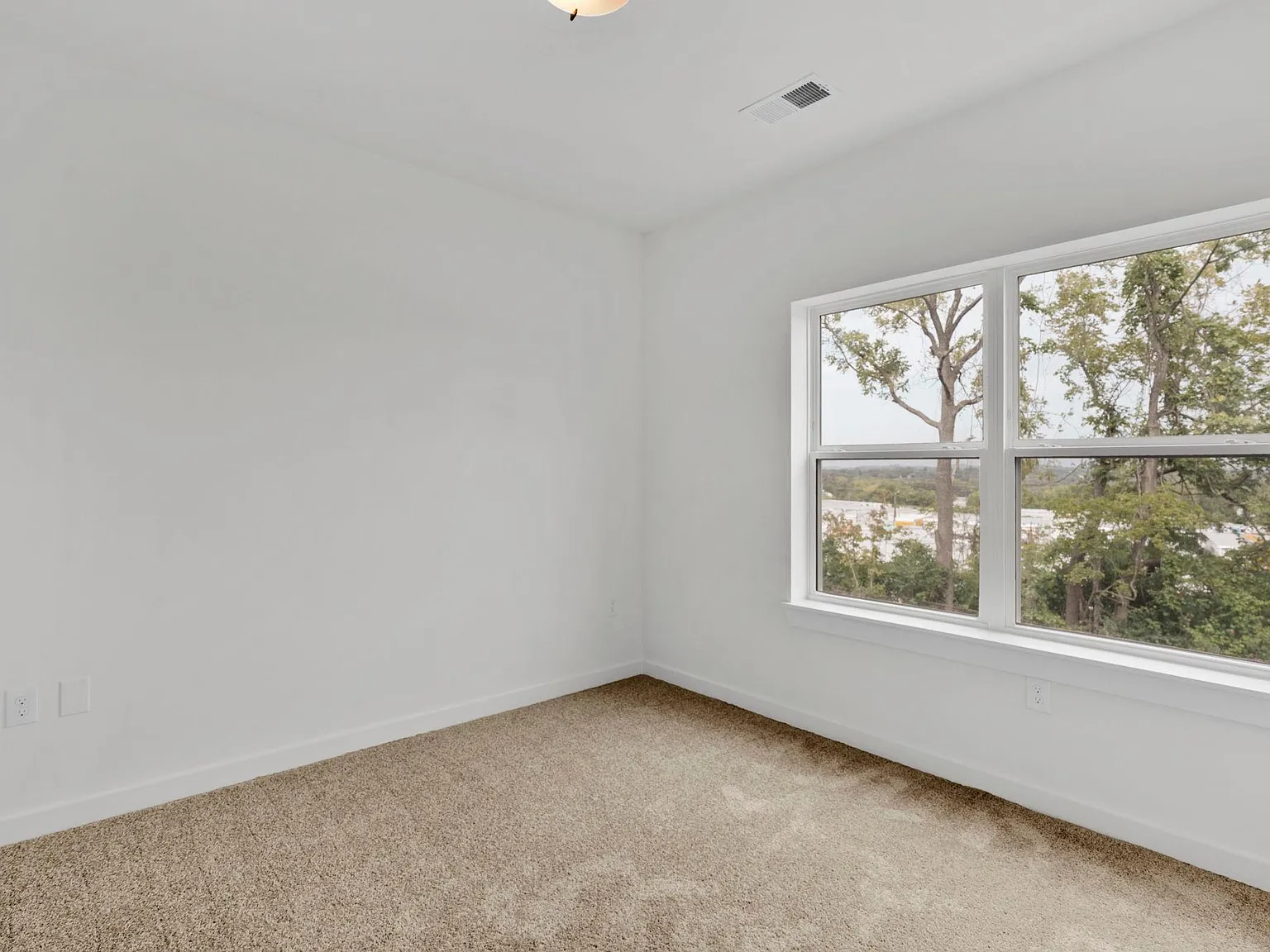 2 bed, 914 sqft, $1,900 — Photo 3