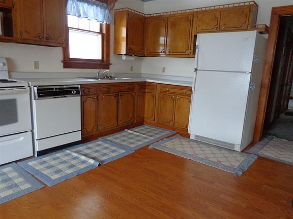 3rd image of 205 4th Ave NW