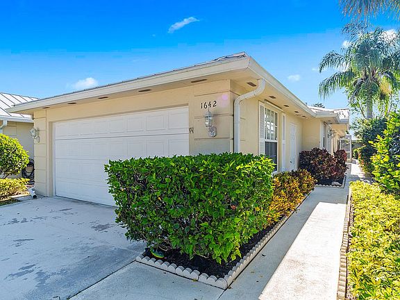 3rd image of 1642 SW Waterfall Blvd