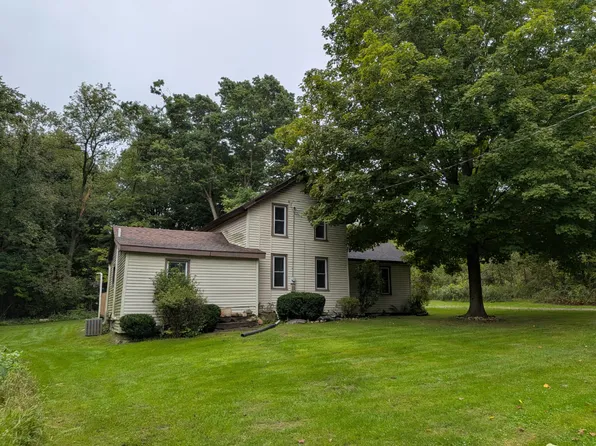 13296 Grand River Dr SE, Lowell, MI 49331